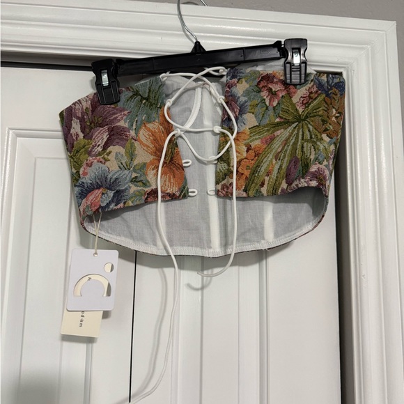 Commense Multicolor Floral Crop Top - Picture 2 of 4